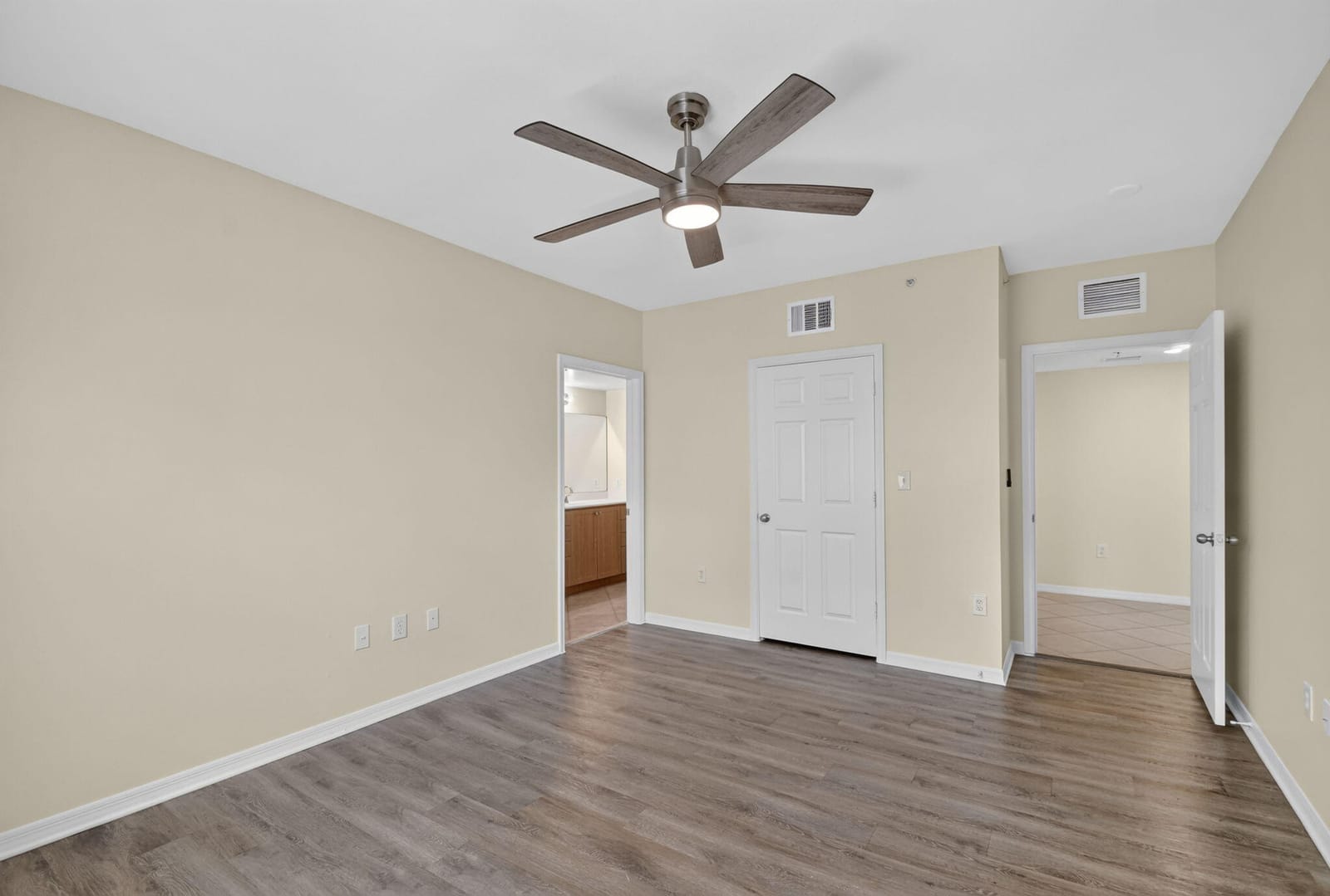 6370 EMERALD DUNES Drive 203, West Palm Beach, FL 33411 photo 9