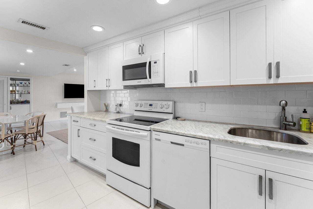 2774 S Ocean Boulevard 409, Palm Beach, FL 33480 photo 14