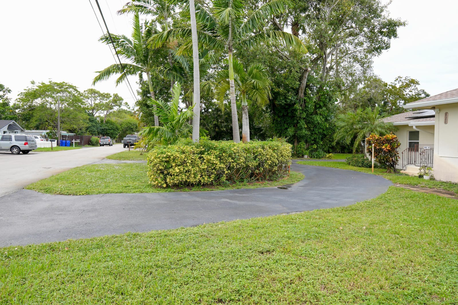 821 SW 13TH Court, Pompano Beach, FL 33060 photo 2