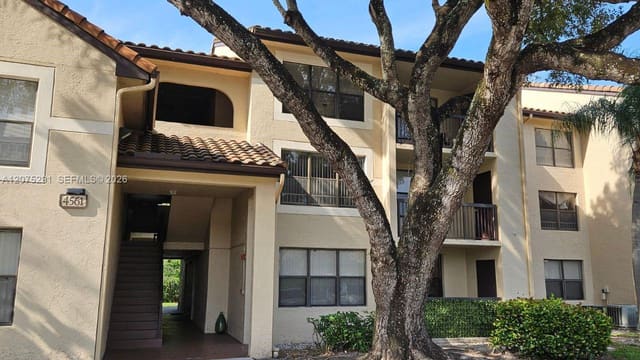 4561 W Mcnab Road 13, Pompano Beach, FL 33069