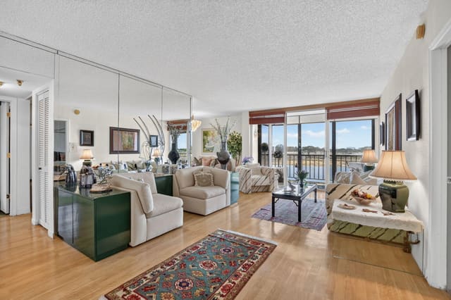 7786 Lakeside Boulevard 641, sold in Lakewood Midrise Condo, Boca Raton, FL
