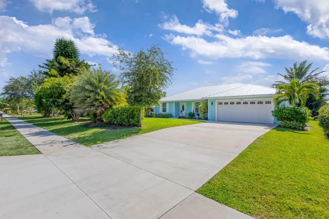 10600 SE Gomez Avenue, Hobe Sound, FL 33455