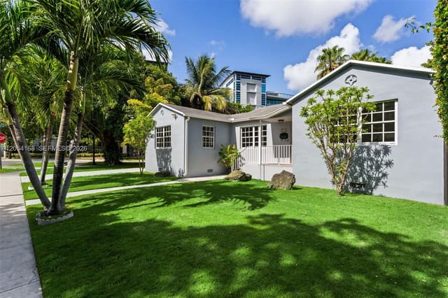 902 NW 10th Court, Miami, FL 33136