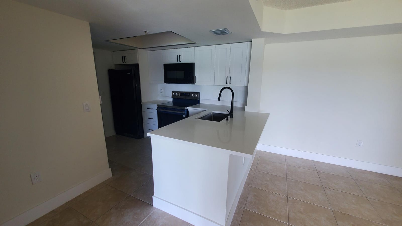 5011 WILES Road 104 — photo 5