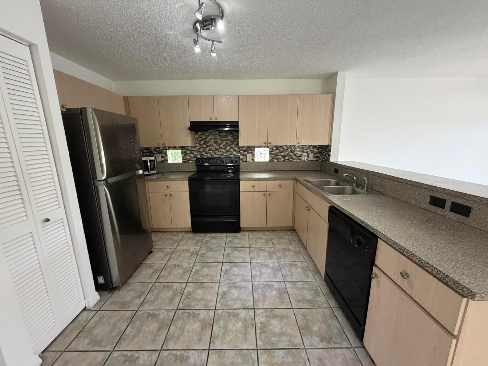 4172 Pine Hollow Circle — photo 3