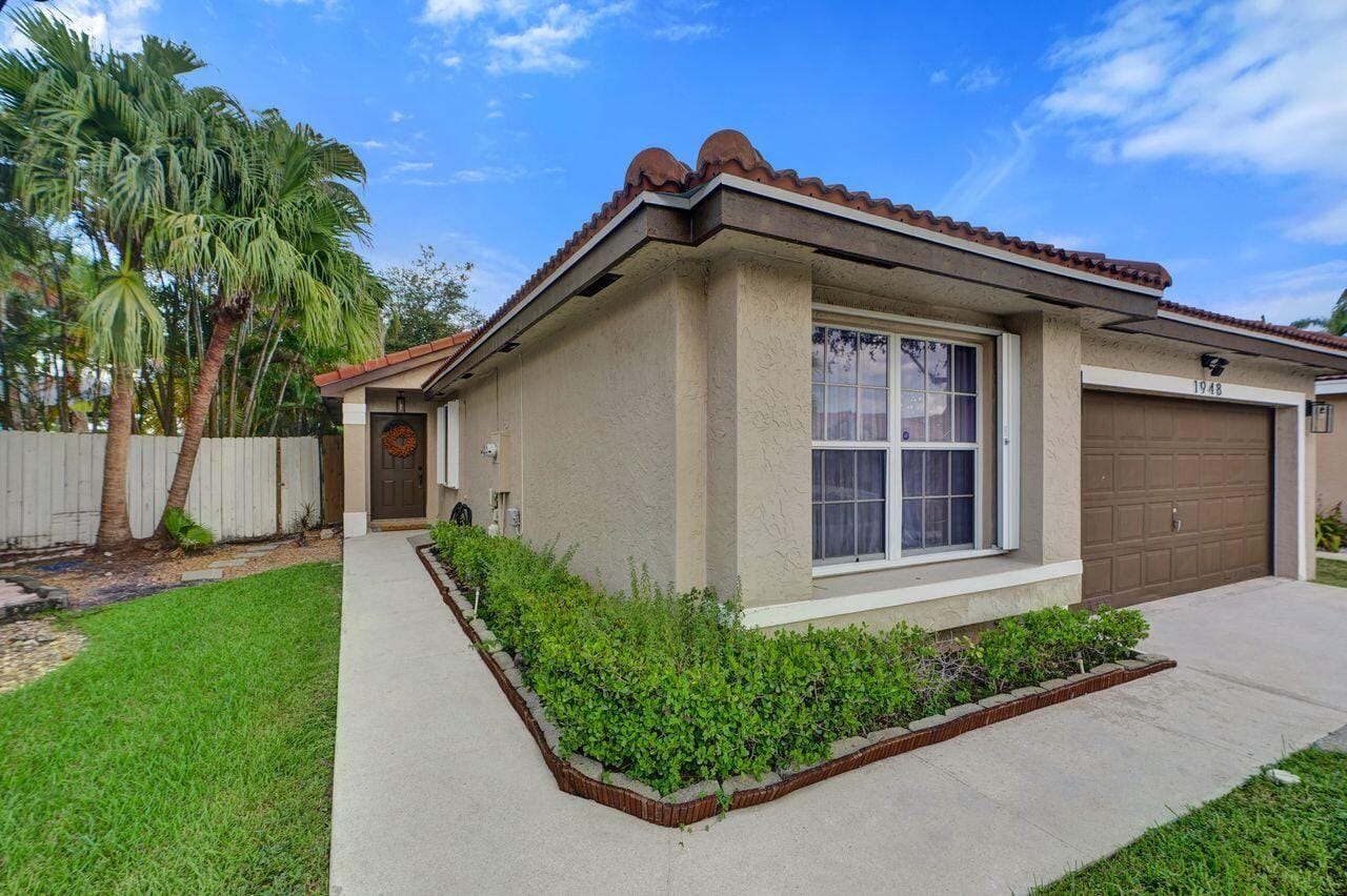 1948 SW 177TH Avenue — photo 3