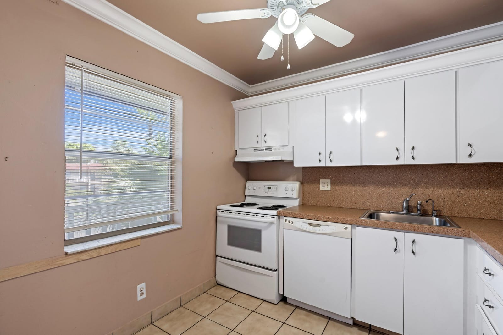 6 ABBEY Lane 206 — photo 8