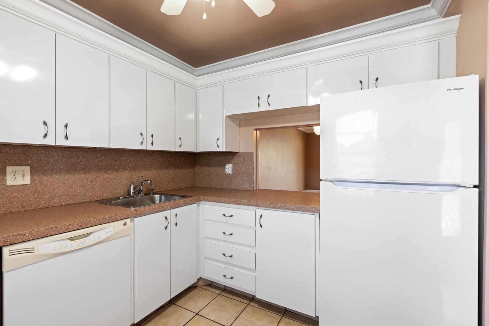 6 ABBEY Lane 206 — photo 9