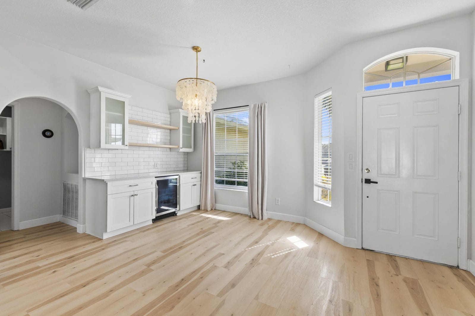 3950 SW KAKOPO Street — photo 2