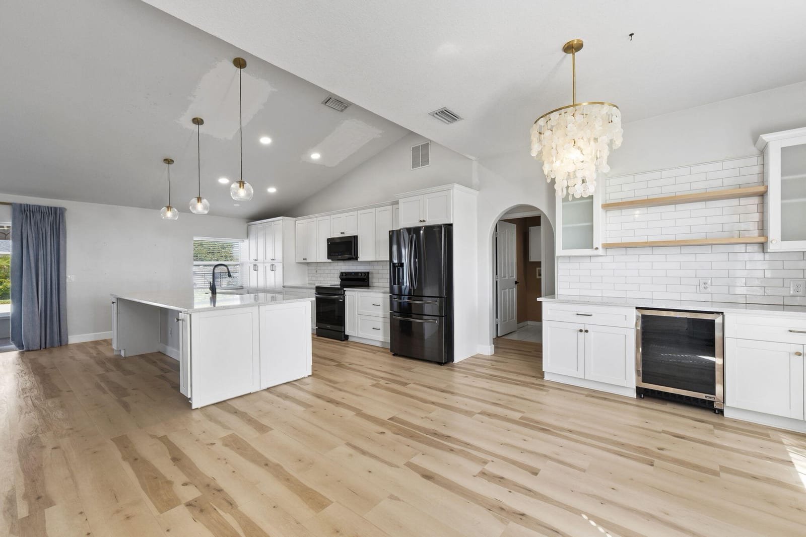 3950 SW KAKOPO Street — photo 4