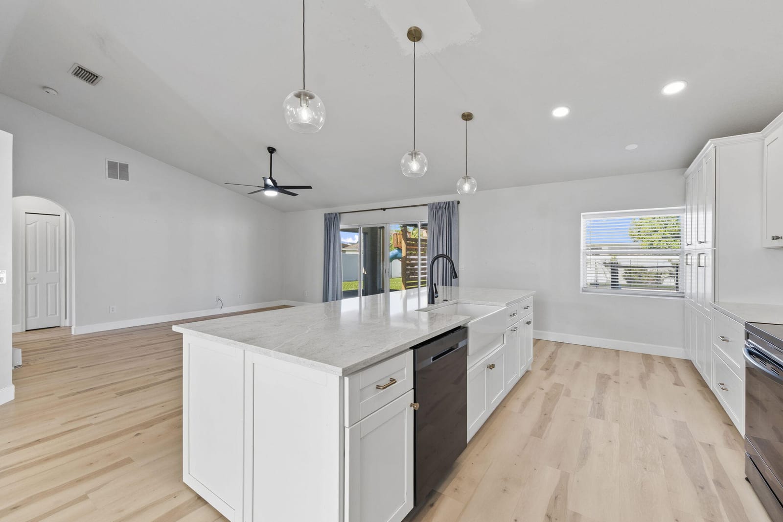 3950 SW KAKOPO Street — photo 6