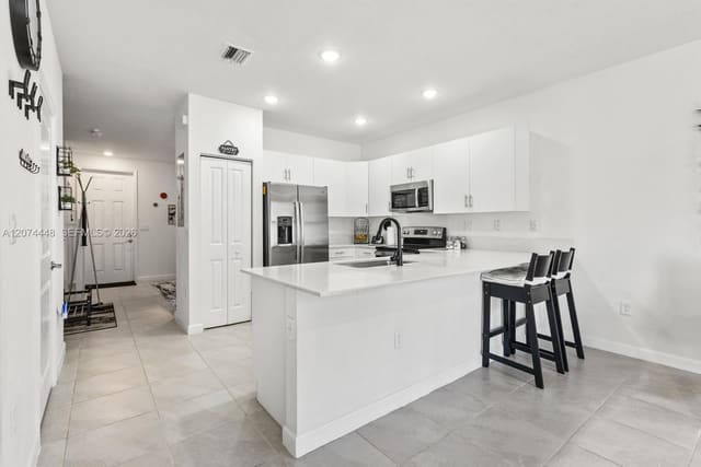 11438 W 34th Court 11438, Aquabella North, Hialeah, FL