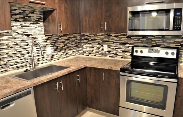 1300 NE Miami Gardens Drive 703E, Miami, FL 33179