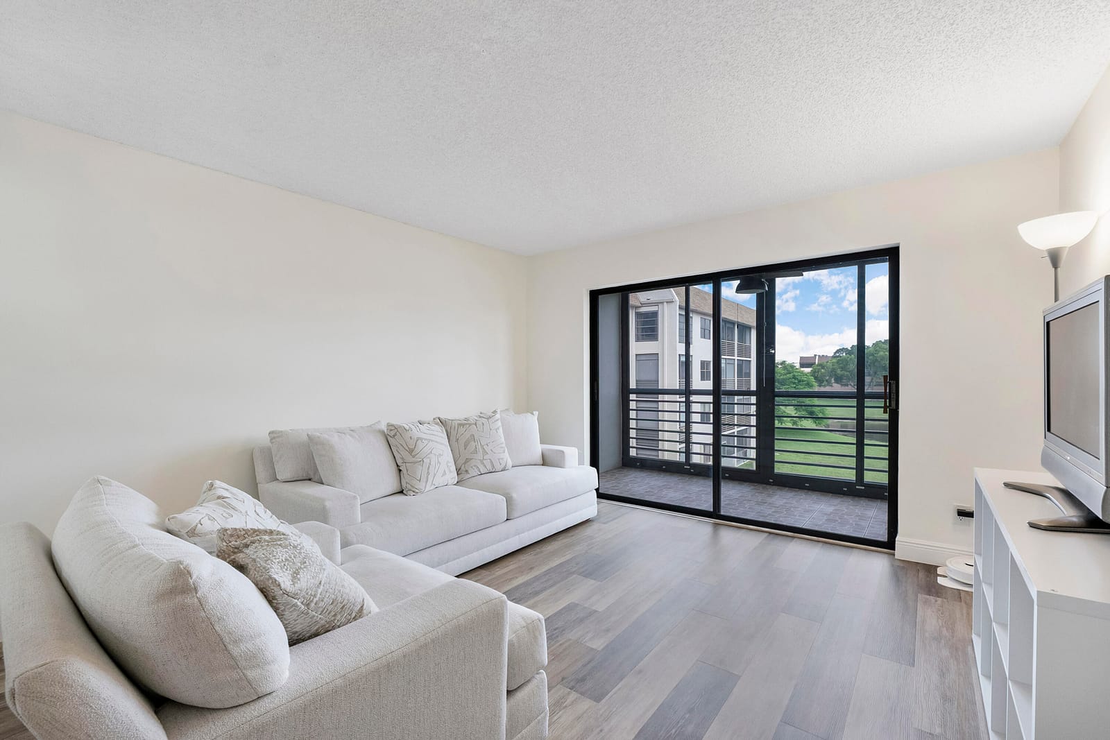 10444 NW 30TH Court 307 — photo 12