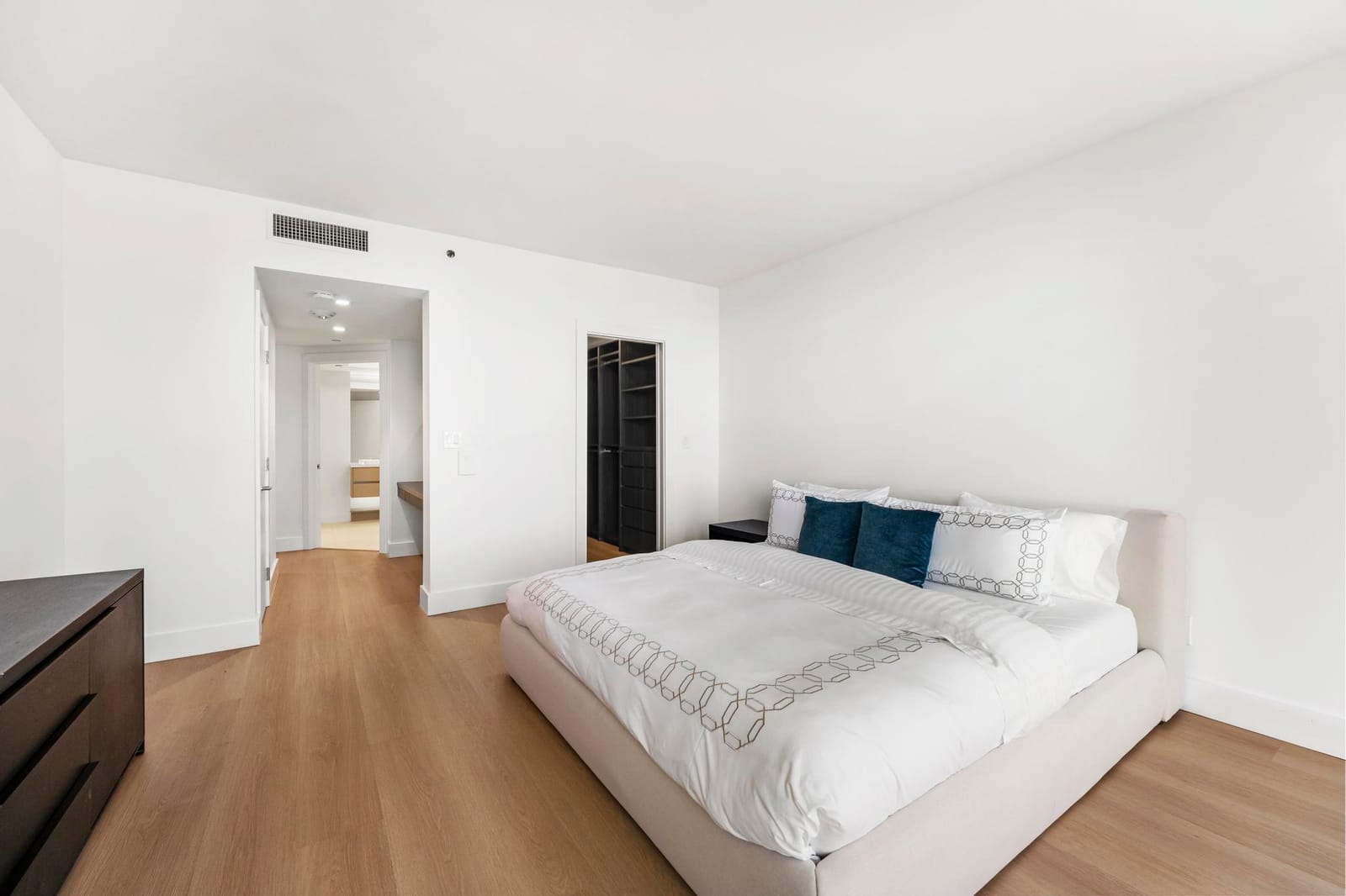 2000 ISLAND Boulevard 903 — photo 12