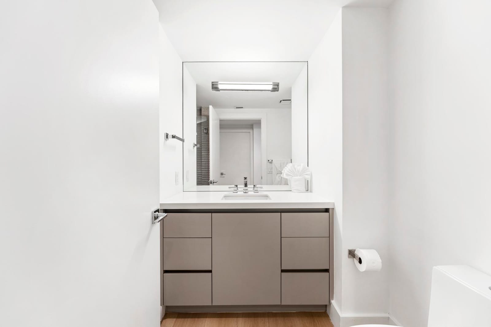 2000 ISLAND Boulevard 903 — photo 10