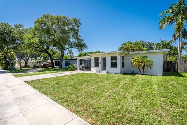 2539 Coolidge Street, Hollywood, FL 33020