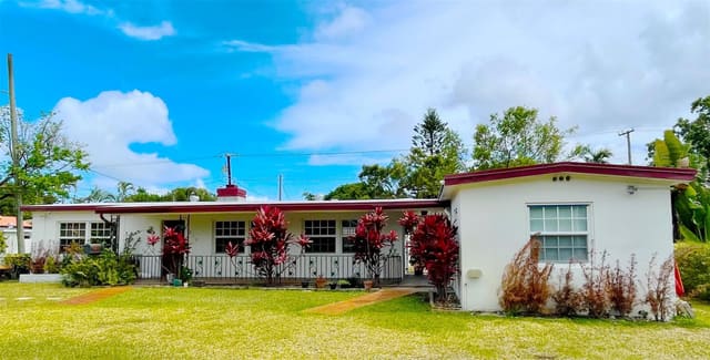 213 SW 3RD Place, Dania Beach, FL 33004