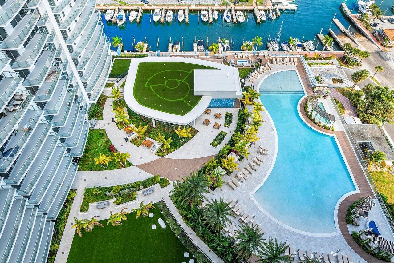 220 LAKE SHORE Drive 702, Lake Park, FL 33403
