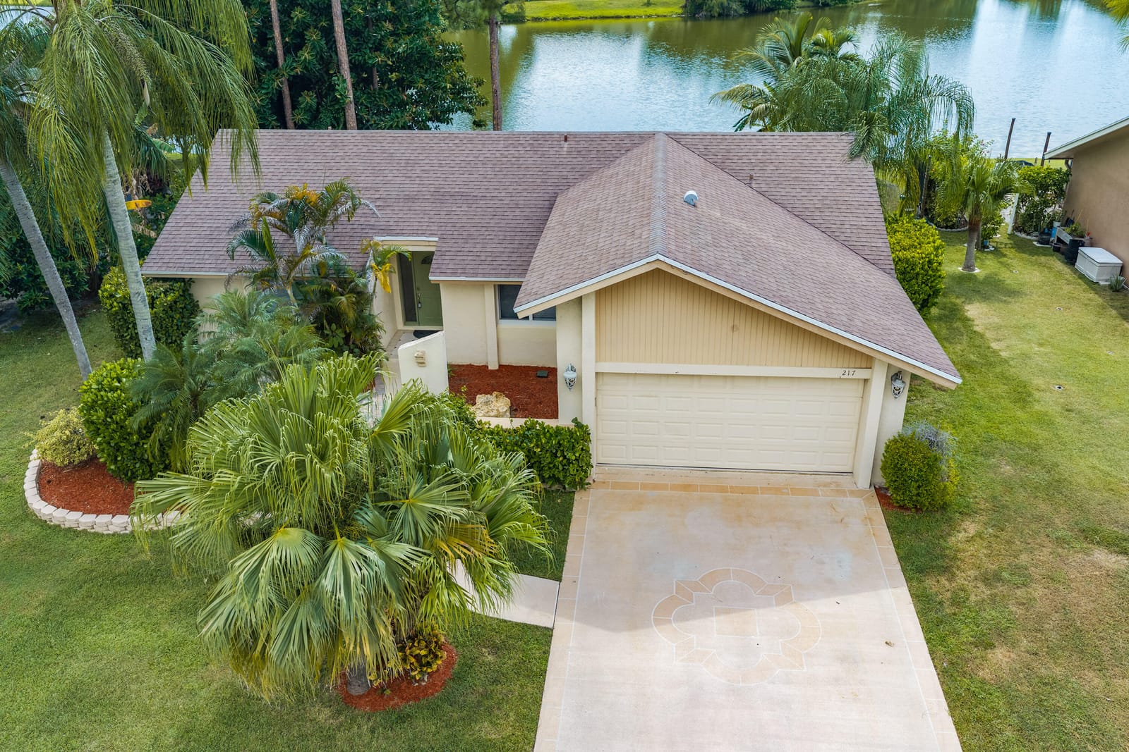 217 PARKWOOD Drive S — photo 4