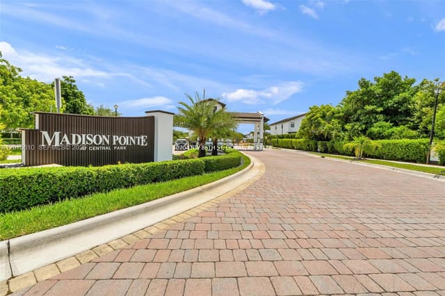 10204 NW 86th Street, Doral, FL 33178