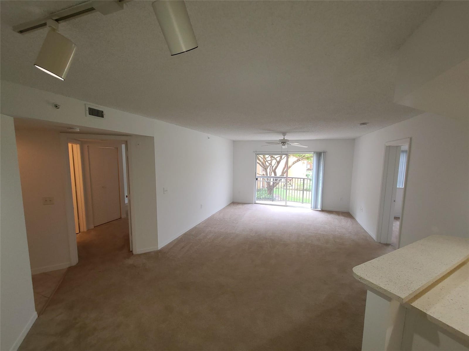 4159 N Haverhill Road 1316 — photo 2