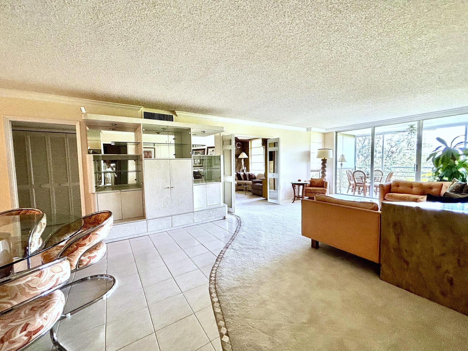 3930 OAKS CLUBHOUSE Drive 506 — photo 2