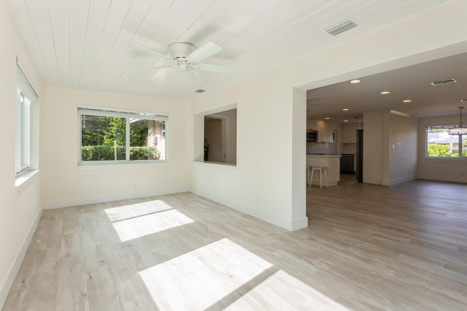 1615 Venus Avenue — photo 12