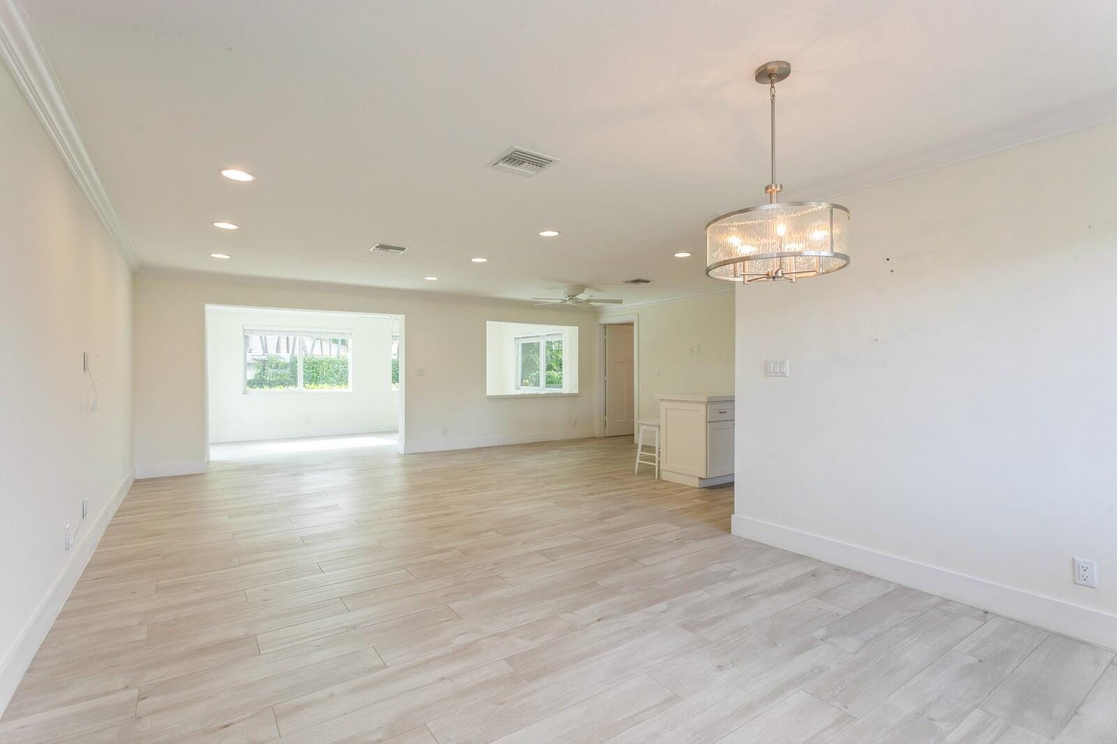 1615 Venus Avenue — photo 3