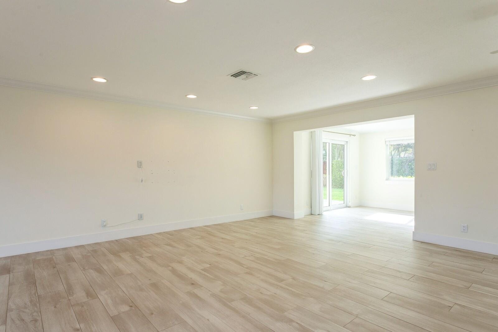 1615 Venus Avenue — photo 5