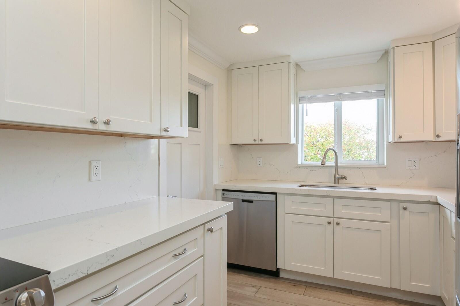 1615 Venus Avenue — photo 8