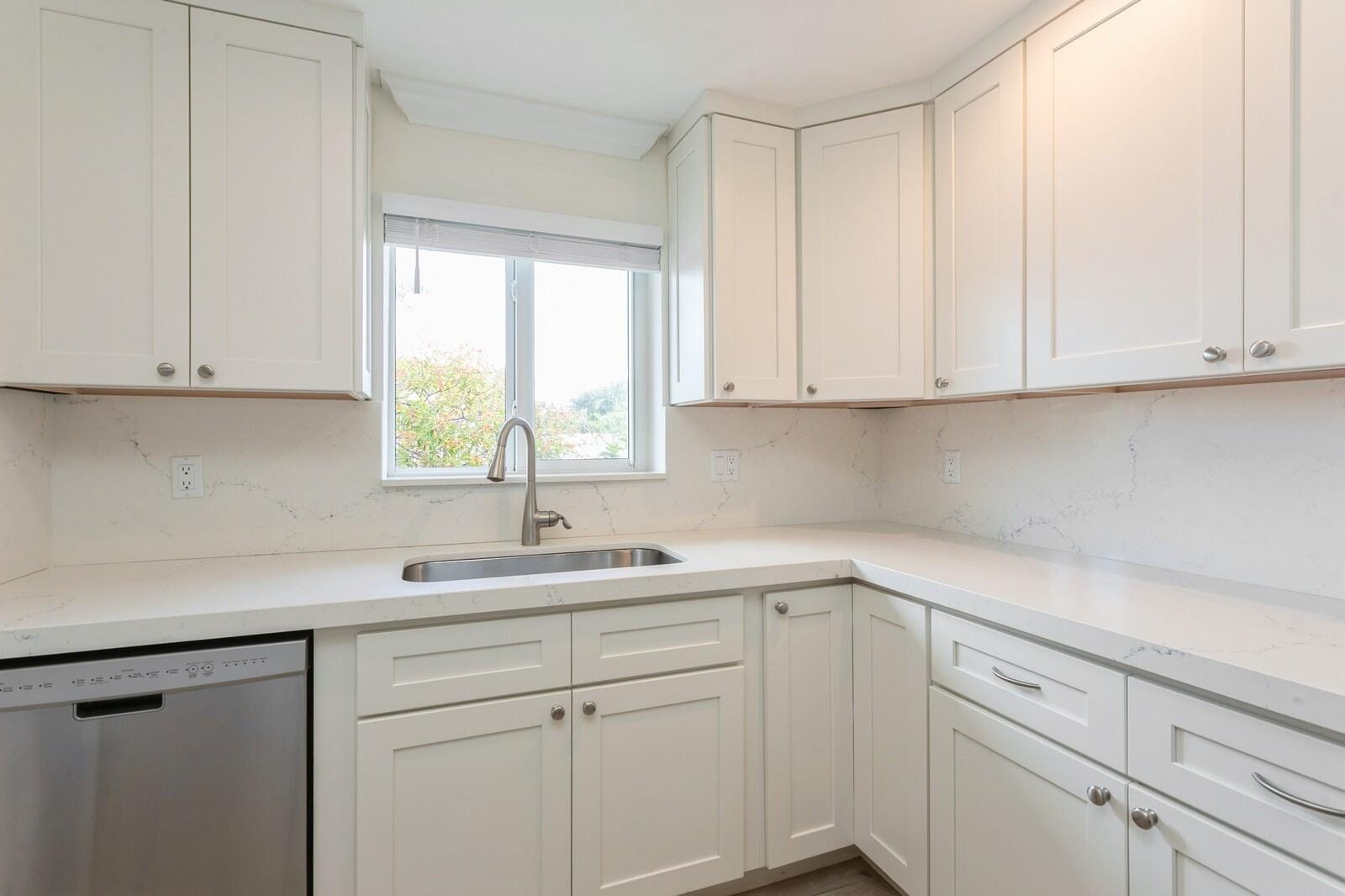 1615 Venus Avenue — photo 10