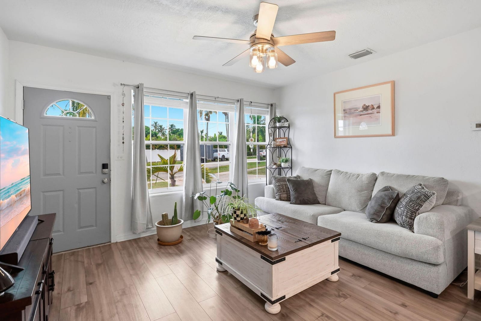 156 Granada Drive, Palm Springs, FL 33461 photo 4
