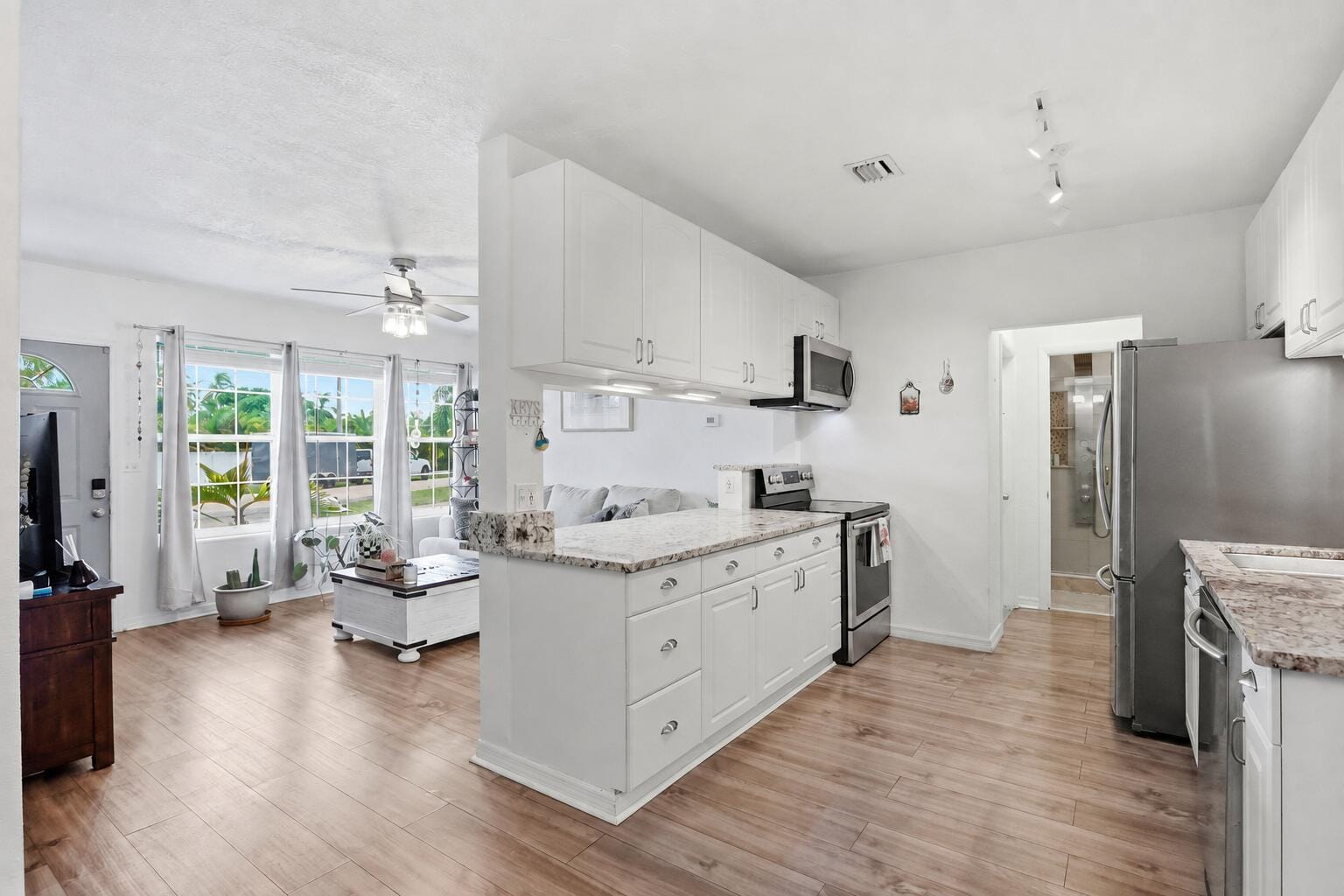 156 Granada Drive, Palm Springs, FL 33461 photo 7