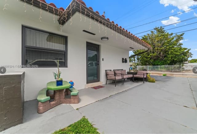 1136 NW 34th Avenue Main, Miami, FL 33125