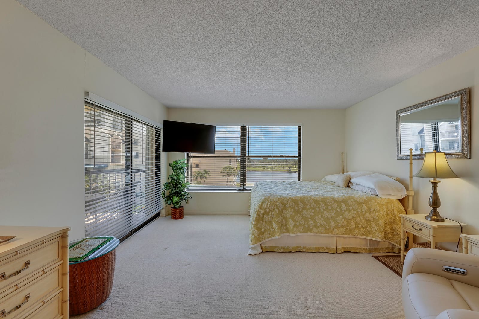 372 Golfview Road 403, North Palm Beach, FL 33408 photo 22