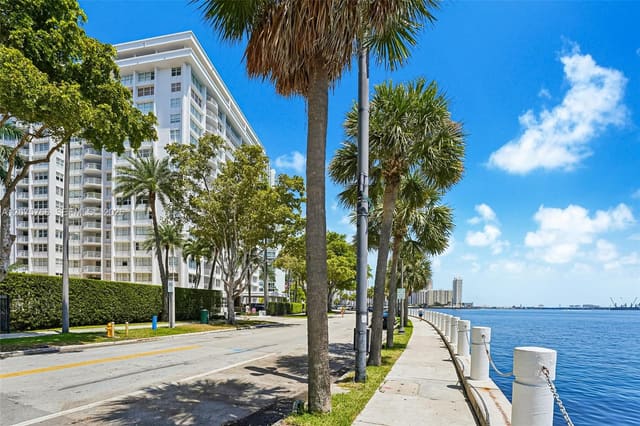 1420 Brickell Bay Drive 206D, Miami, FL 33131