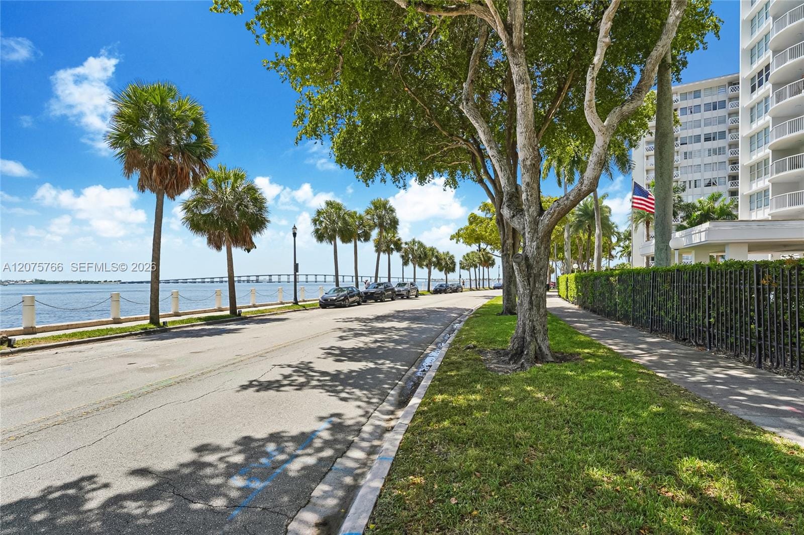 1420 Brickell Bay Drive 206D, Miami, FL 33131 photo 2