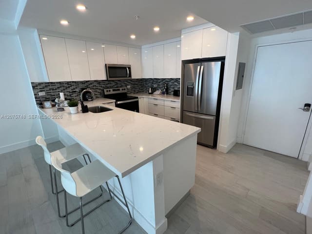 5601 Collins Avenue 412A, The Pavilion, Miami Beach, FL