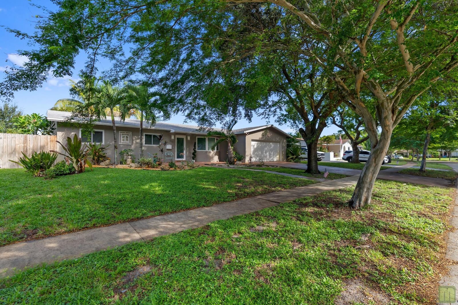 291 Lake Drive — photo 2