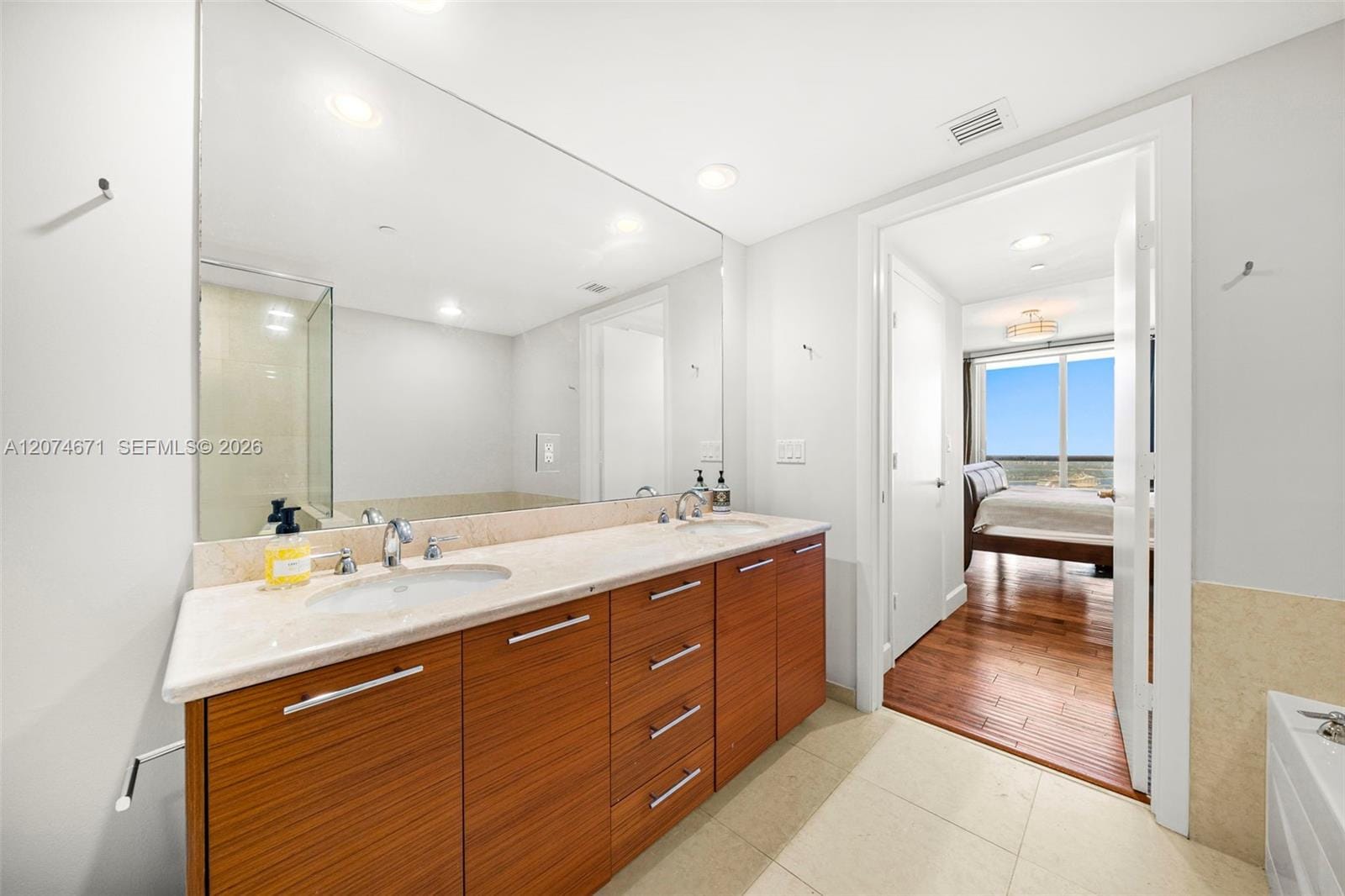 50 Biscayne Boulevard 4402 — photo 12
