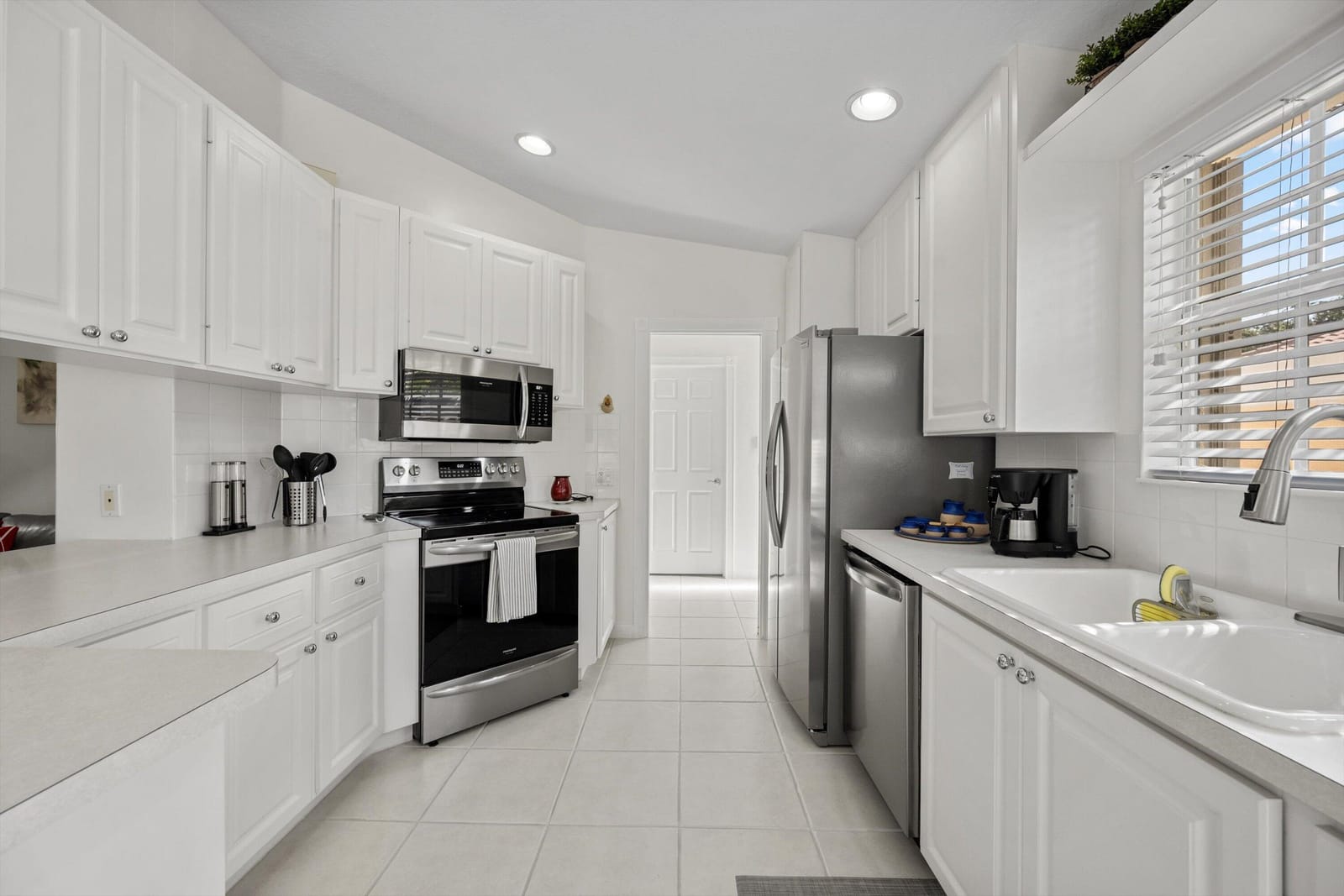 8038 MONTSERRAT Place — photo 11