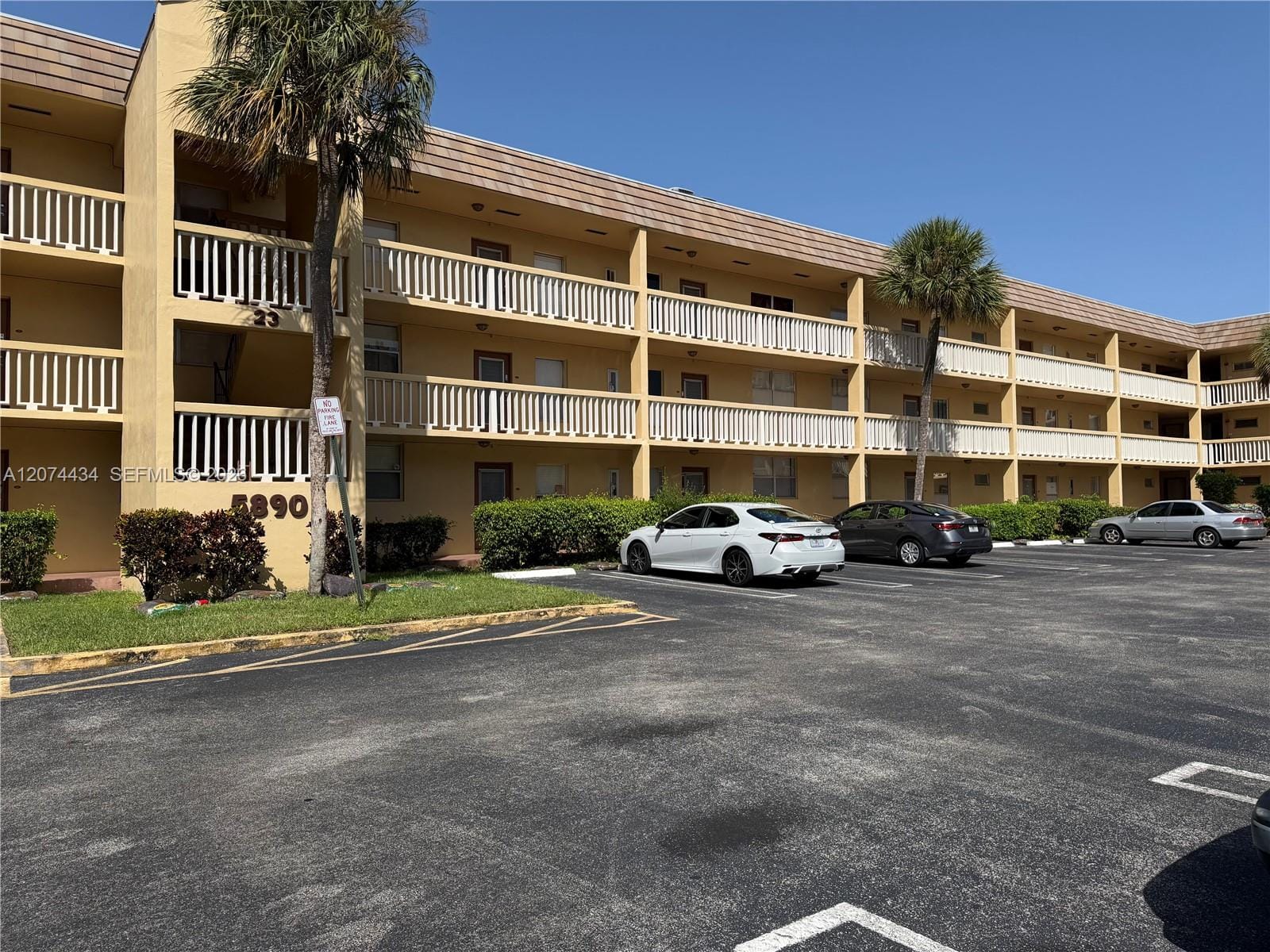 5890 NW 64th Avenue 302, Tamarac, FL 33319