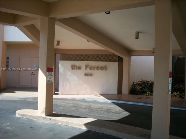 900 St Charles Place PH5, Pembroke Pines, FL 33026
