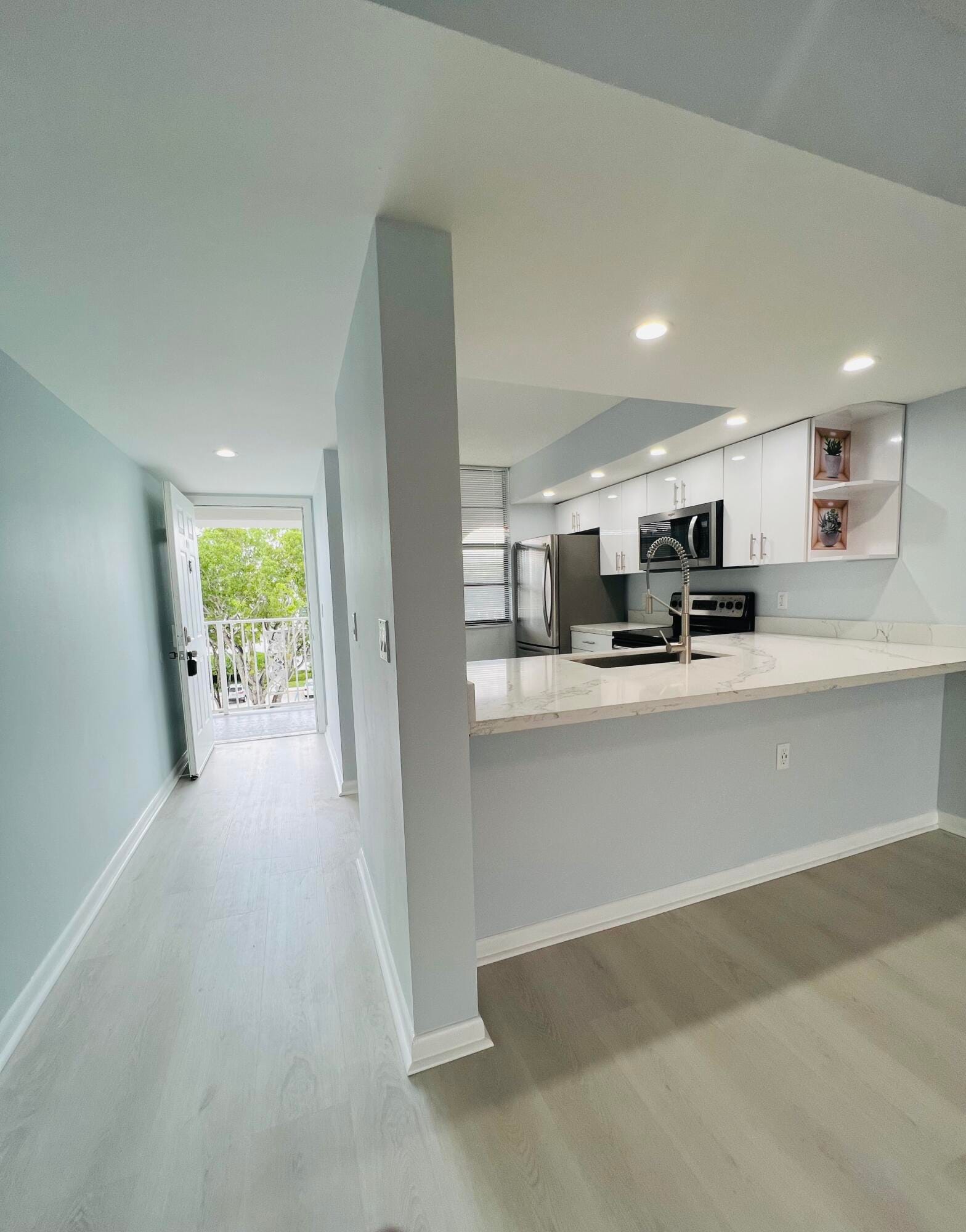 3635 Whitehall Drive 404, West Palm Beach, FL 33401 photo 6