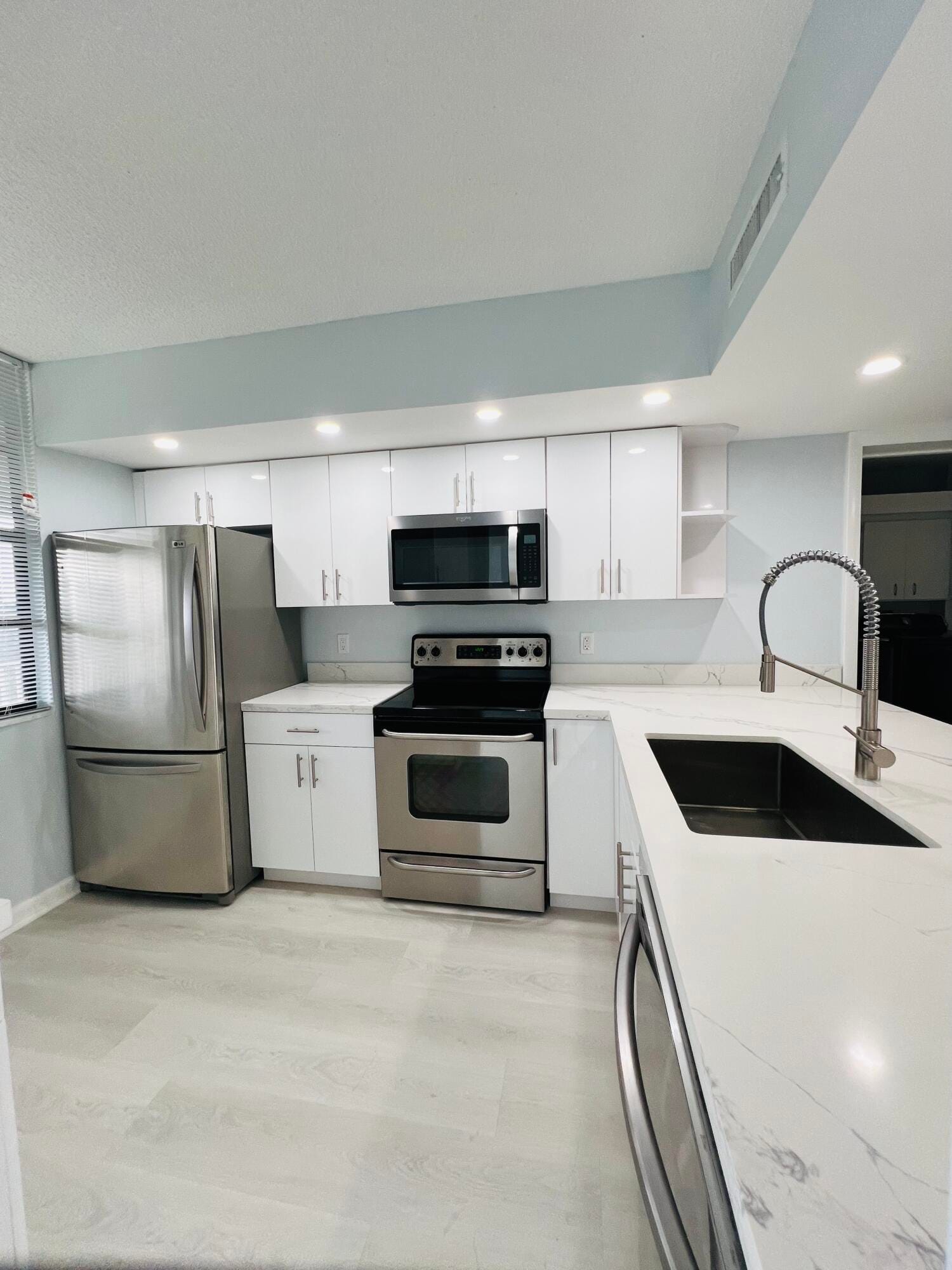 3635 Whitehall Drive 404, West Palm Beach, FL 33401 photo 8