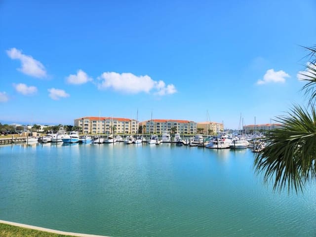 6 HARBOUR ISLE Drive E 205, Fort Pierce, FL 34949