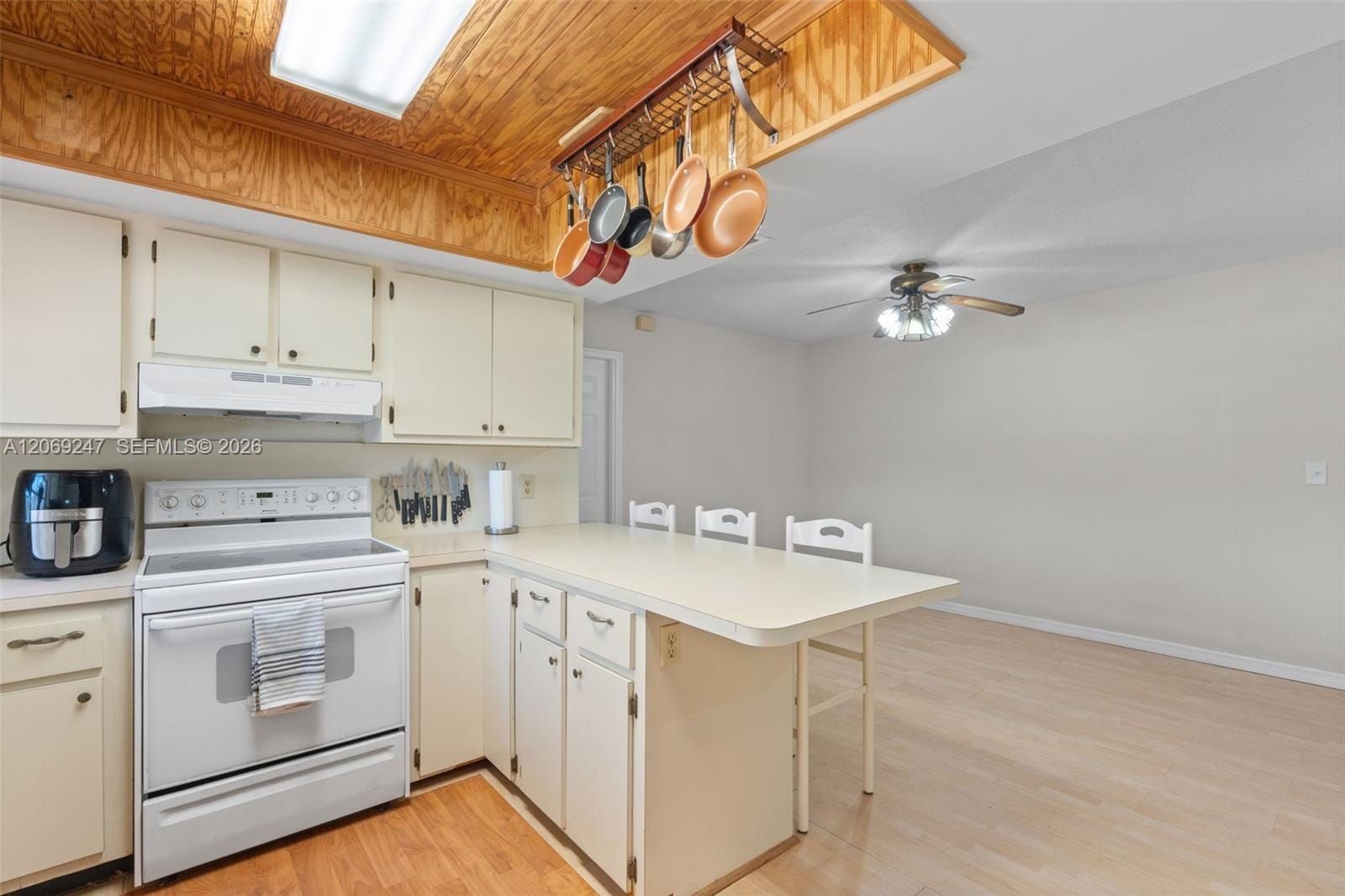 6840 SW 10th Court — photo 11