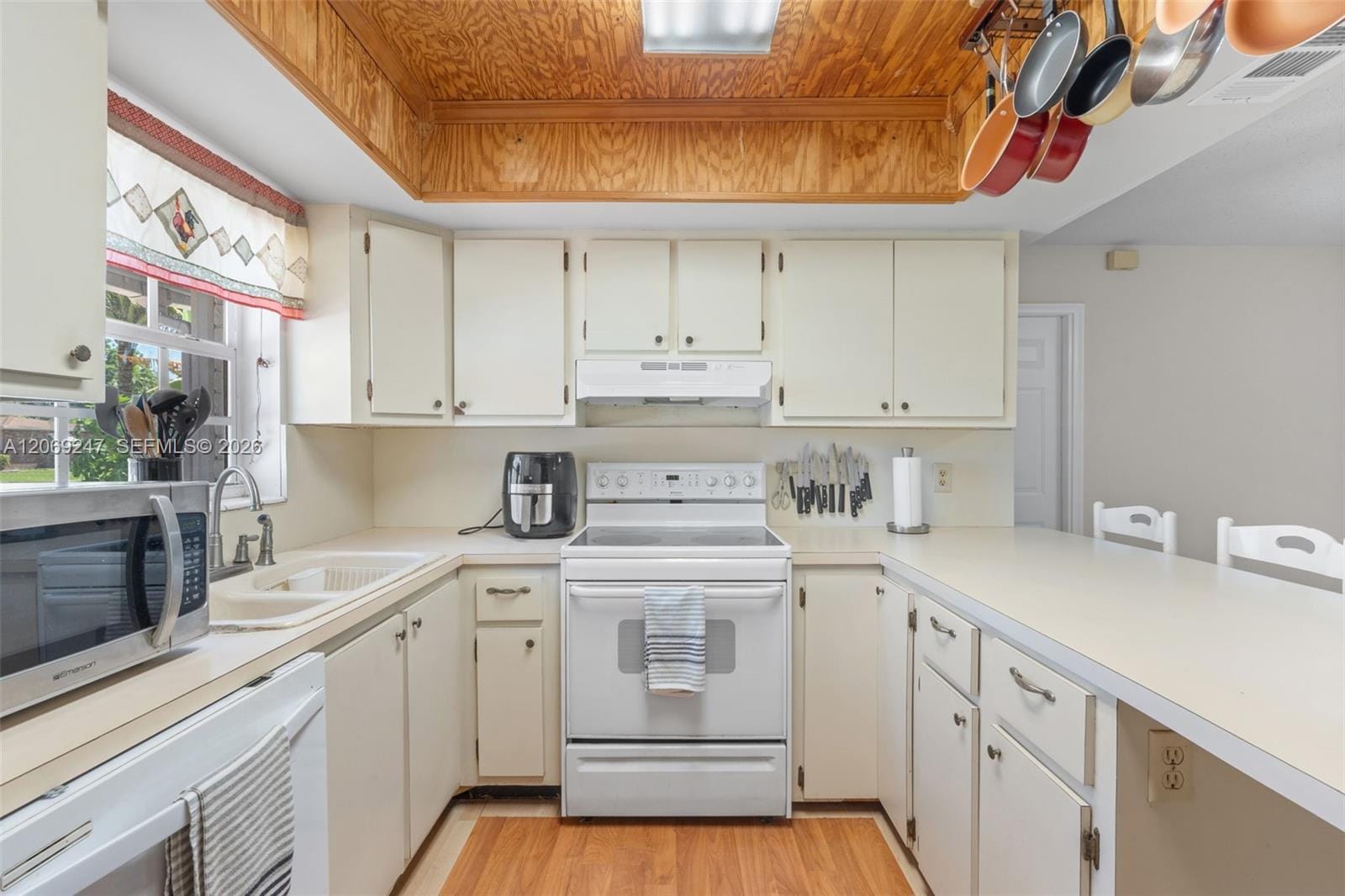 6840 SW 10th Court — photo 12