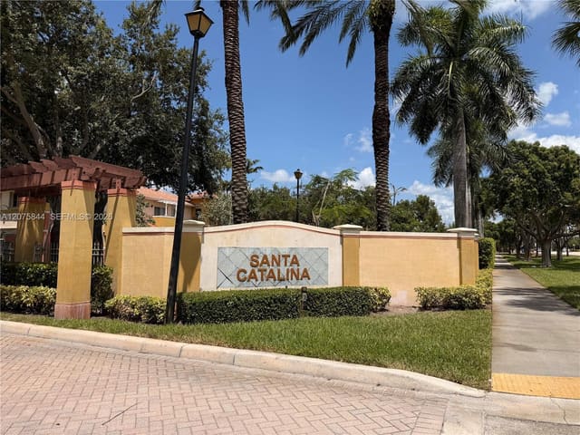 102 S Santa Catalina Circle 102, North Lauderdale, FL 33068